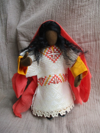 Erzählpuppe im schönen Übergewand