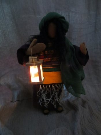 Preview: Egli-Figur mit beleuchtbarer Holzlaterne