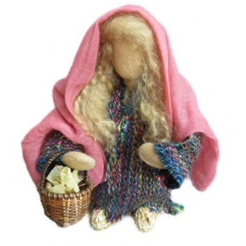 Blondes Mädchen im bunten Kleid - 20 cm