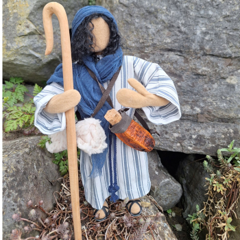 Preview: Hirtenstab, Zubehör für Erzählfigur kaufen, Zubehör für Egli-Figur kaufen, Krippenzubehör, Zubehör für Weihnachtskrippe, handgeschnitzter Stab mini, Miniaturstab, Holzstab mini