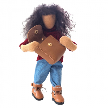 Preview: Moderne Jugendliche mit Strickpulli, Tasche und coolen Lederstiefeln