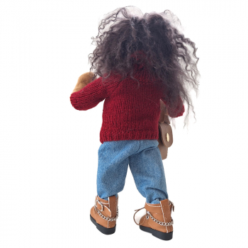 Preview: Moderne Jugendliche mit Strickpulli, Tasche und coolen Lederstiefeln