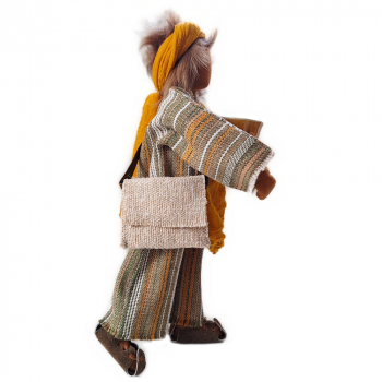 Preview: Mann im längsgestreiften Kleid & Tasche & Gefäß