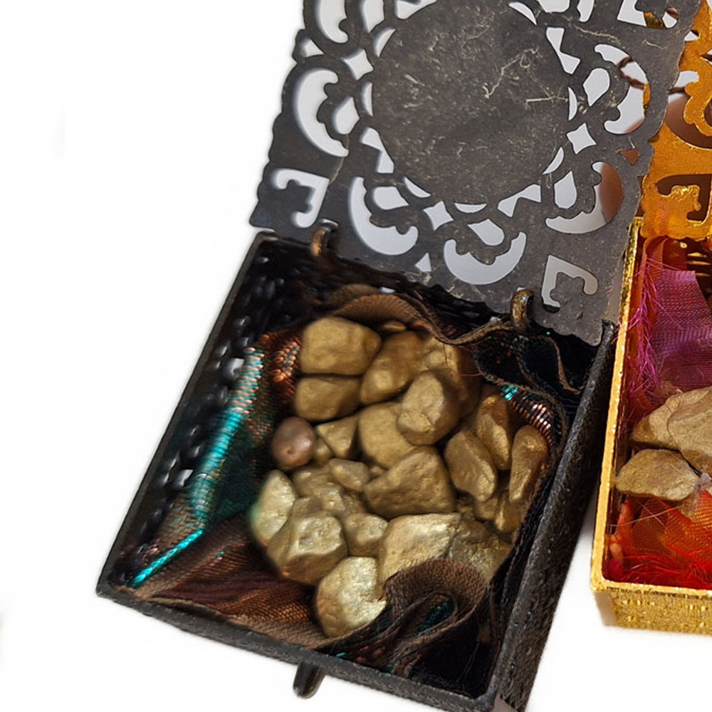 Bronzefarben mit Goldfüllung