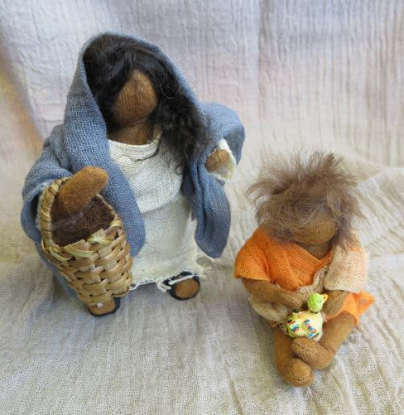 Krippenfigur handgemacht, Hirtenfrau mit Kind als Krippenfigur, Handarbeit