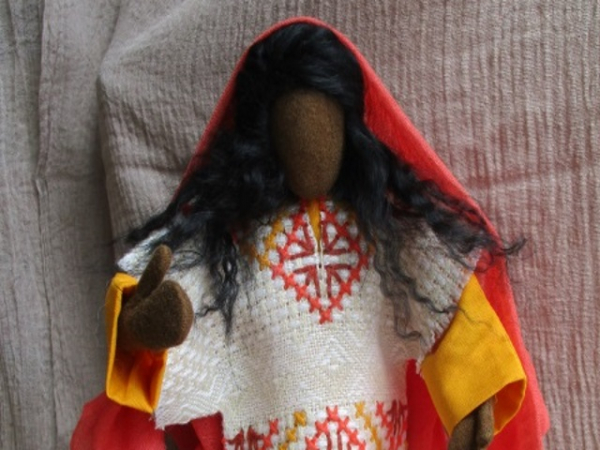 Bibelpuppe im schönen Übergewand