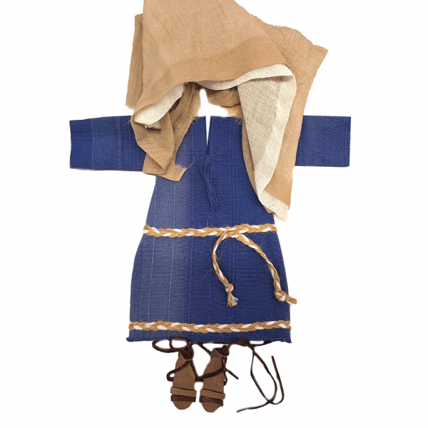 Frauenkleid mit schönen Zierbändern