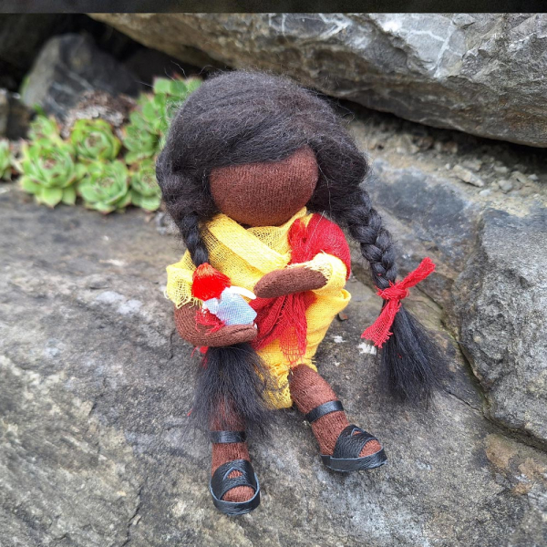 Süßes afrikanisches Mädchen 14 cm - Kleinkind