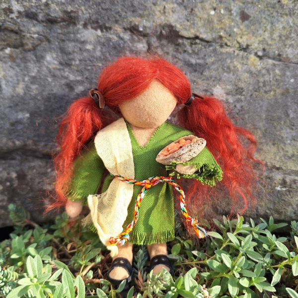 Kleinkind Mädchen 14cm mit rotem Haar