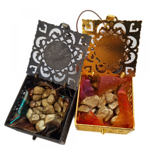 Schatztruhe mit filigranem Stanzmuster