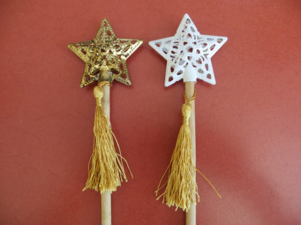 Stern dreidimensional aus Blech mit goldener Quaste