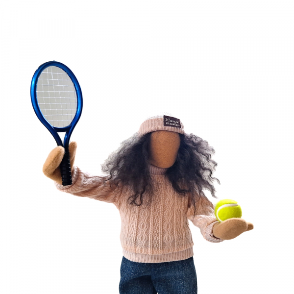 Tennisschläger mit Ball und Tragetasche