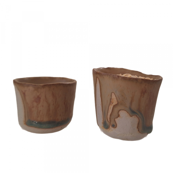 Zwei handgefertigte Vorratsgefäße mit besonderer Lasur