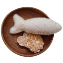 Tonteller mit Fisch und Brot